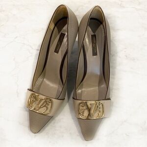 💯 AUTH Louis Vuitton Logo Pumps